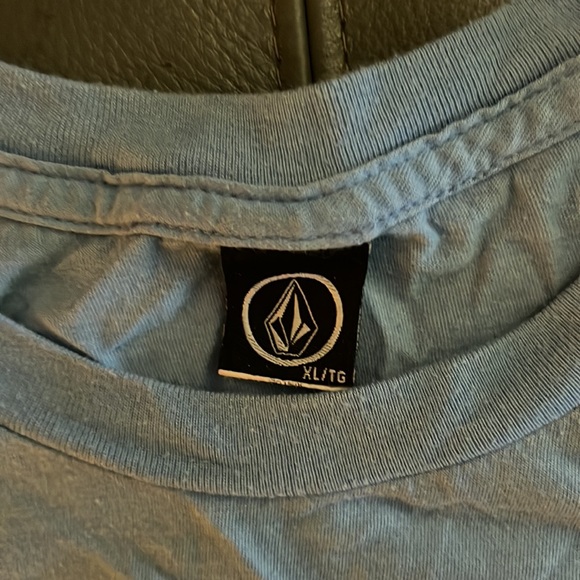 Volcom sky blue t shirt - Picture 2 of 3